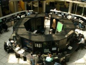 El Madrid cumple ante el Betis y vuelve al liderato (2-0)