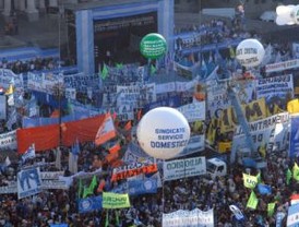 Los actos de cierre finalizaron con fuertes acusaciones de uno y otro lado