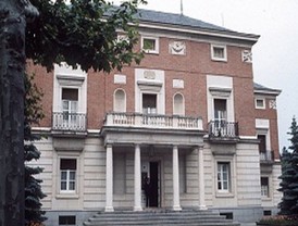Economistas murcianos critican que el Gobierno central 'legisle tonterías' y le insta a que se apriete el cinturón