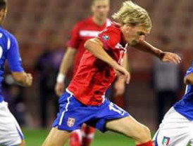 Serbia empata 1-1 con Italia en eliminatorias de Eurocopa