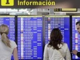 Reabre el aeropuerto del Prat pero sin que se recuperen los vuelos anulados