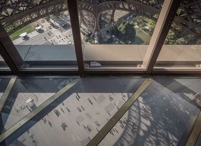La Torre Eiffel estrena un nuevo piso de cristal de vértigo