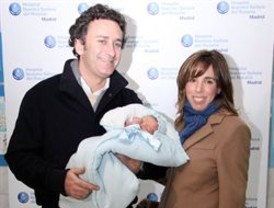 Ana Aznar y Alejandro Agag presentan a su nuevo hijo, Alonso