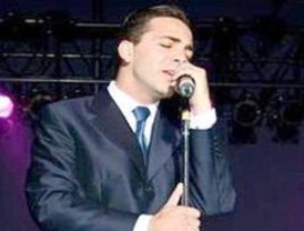 Cristian Castro rinde tributo a José José