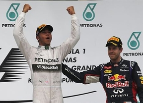 Hamilton se pasea en Sepang, Vettel vuelve por sus fueros y Alonso por los suyos de 2013: otra vez fuera del podio