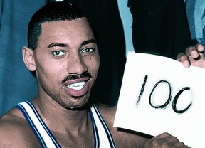 2-M: se cumple medio siglo del récord de anotación histórico en baloncesto de Wilt Chamberlain: ¡100 puntos! 