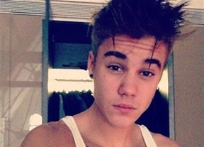Justin Bieber sigue en caída libre: la policía encuentra drogas y un arma en el autobús de su gira