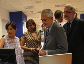 Rajoy acepta la reforma constitucional urgente que propone Zapatero