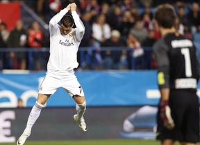 Vuelve la 'normalidad': el Madrid pesca una nueva victoria fácil en el Manzanares y el Atlético se ahoga otra vez (0-2)