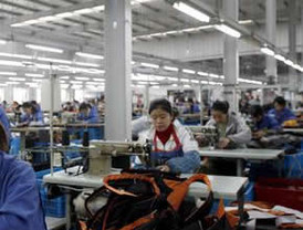 Reducen a un año la pena del 'lanzazapatos' de Bush