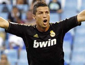 Ronaldo devuelve al Real Madrid al triunfo con triplete