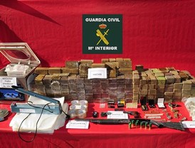 Detienen a 3 personas por tráfico de drogas y tenencia ilícita de armas en la comarca del Guadalhorce