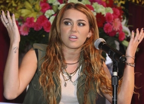 Miley Cyrus niega a Cristo en Twitter y se arma el belén