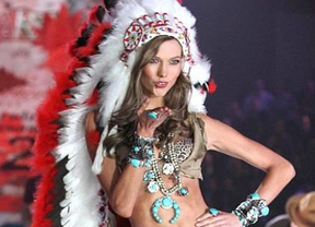 Victoria's Secret pide perdón a los nativos americanos por su desfile emplumado