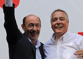 Rubalcaba estaría ultimando un pacto con el PSOE catalán para que tenga grupo parlamentario propio