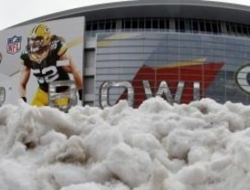 7 heridos por desprendimientos de hielo en estadio del Super Bowl