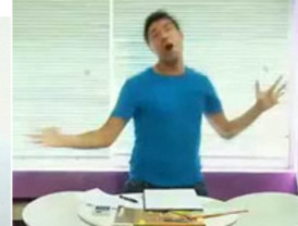 Berlusconi alaba la 'valentía' de las medidas de Zapatero y dice que 'envidia' el déficit de España