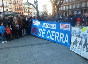 Trabajadores de Elcogas piden una salida "temporal o permanente" al cierre de la central cantando villancicos