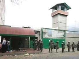 Muere recluso en La Planta al estallar granada