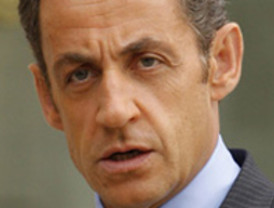 Sarkozy ordena desbloquear todos los depósitos de combustible