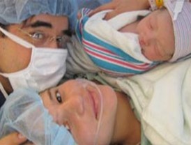 Jaime Bayly presentó a Zoe, su hija recién nacida