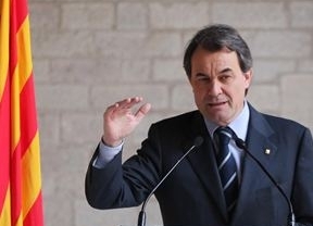 Artur Mas se atreve a dar lecciones de legalidad al exigir al PP los censos municipales para la consulta