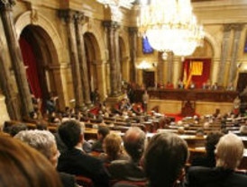 El Parlament cumple sus previsiones y aplaza hasta el jueves la investidura de Artur Mas