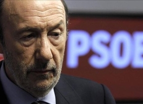 Rubalcaba afloja y sondea a la cúpula del PSOE para que la militancia elija a su sucesor, como piden Madina y Chacón