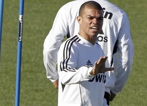 Pepe hace de secretario técnico y 'vende' al Madrid a Gaitán y a Fernando