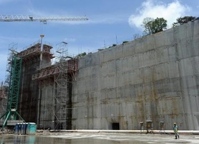 La Autoridad del Canal de Panamá estudia una nueva oferta para desatascar las obras de Sacyr
