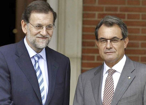 Rajoy, al fin, verá a Artur Mas... con el anti-independentista Manuel Valls de por medio