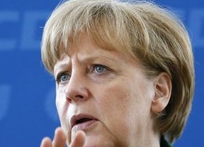 El 15-M recibe a Merkel a ritmo de 'Mister Marshall'