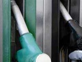 La gasolina sigue 'alegrando' con un nuevo récord: vale ya 1,3 euros