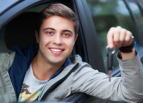 Siete de cada diez padres españoles piensan que sus hijos conducen de forma segura