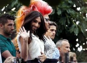 Conchita Wurst inaugura el Orgullo en una plaza de Chueca que superó los 55 decibelios