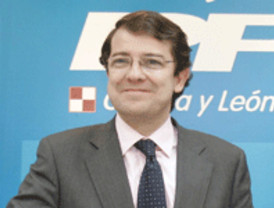 Mañueco sugiere a López que pida al Gobierno un 'cambio de rumbo' en su política económica