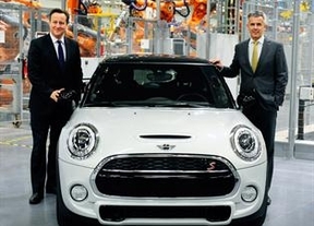 El primer ministro británico, David Cameron, asistió a la presentación del nuevo Mini