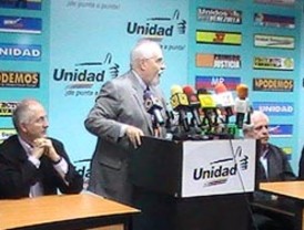 Oposición acusa a España de 'mentir por oportunismo'