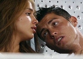 Cristiano Ronaldo recibe una foto picante de una fan... y se la manda a Irina por error