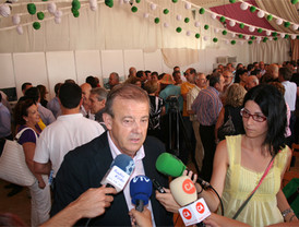 De la Vega pide desesperadamente un acuerdo en la 'mesa de Zurbano'