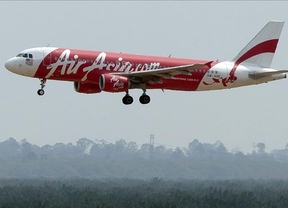 Se pierde el contacto con un avión de AirAsia que volaba de Indonesia a Singapur