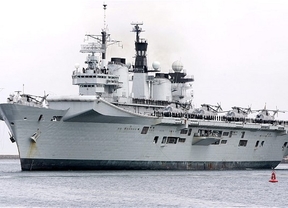 El buque insignia de la Armada británica llegará a Gibraltar en plenas disputas por el Peñón