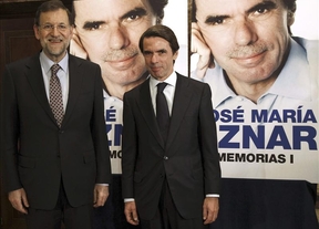 Rajoy apadrina la presentación del libro que revela que fue el 'segundo plato' de Aznar
