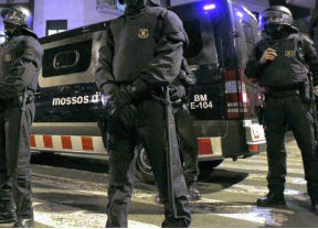 Los Mossos apuestan por los extremos: defienden el 'hacer daño' para dispersar manifestantes que se resisten