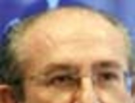 Sarkozy, el emperador, en problemas: la prensa francesa le declara la guerra