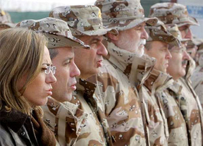 La ministra de Defensa, Carme Chacón, en el homenaje a los caídos que tuvo lugar en Herat (Afganistán) en 2008
