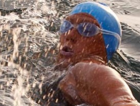 Aguamalas evitaron que nadadora lograra record