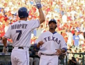 Rangers ganan por fin en su casa y empatan la serie con Yankees