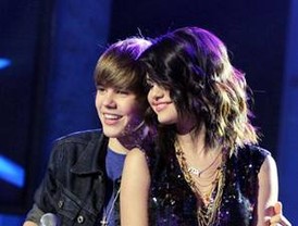 El chupinazo abre nueve días 'sanfermineros' de fiesta a tope en Pamplona