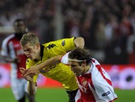 Pese a empatar 2-2 con el Borussia Dortmund, el Sevilla accede a dieciseisavos